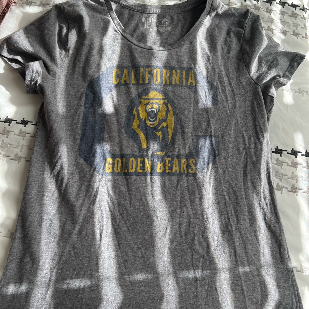 California bears tshirt 
Size medium